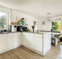 Modernisierte 4,5-Zimmerwohnung mit großem Balkon und Garage + Stellplatz in Titisee zu verkaufen - Titisee-Neustadt