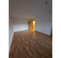 1-Zi-Erdgeschosswohnung mit großem Balkon, TG-Stellplatz u. Keller - Niederwerrn