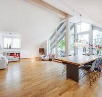 AIGNER - Urbaner Komfort trifft elegante Ruhe - großzügige Dachgeschosswohnung in Hartmannshofen - München