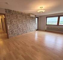 Großzügige und gepflegte 2 Zimmer-Wohnung mit Aufzug und herrlicher Aussicht! - Markgröningen