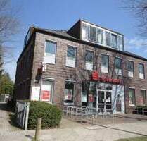 Top-ausgestattete renovierte Büro-Praxisfläche im Neubau 1.OG in der Bahnhofstr. über der Bank mit Parkplätzen - Berlin Karow