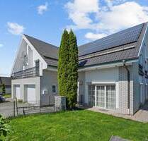 Energieeffizientes Wohnglück: Doppelhaushälfte mit Kamin & Garten | Charme, Licht & Raum für mehr - Ebhausen Ebershardt