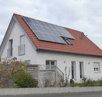 Schickes Einfamilienhaus mit Carport - jetzt verfügbar! - Oberscheinfeld