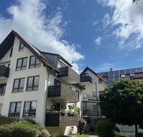 Lichtdurchflutete Maisonettewohnung neu renoviert mit Balkon und Garage - Heimsheim