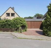Gepflegtes Einfamilienhaus mit uneinsehbarem Garten, großer Doppelgarage und Vollkeller - Tangstedt