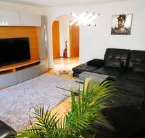 Moderne 3-Zimmer-Wohnung im Erdgeschoß mit Terrasse, Gartenanteil und Carport - Eislingen/Fils