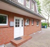 Prisdorf -2-Familienhaus wie Doppelhaushälften mit Vollkeller und ausgebautem Spitzboden