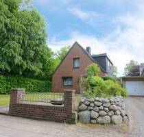 Charmantes Einfamilienhaus mit Potenzial und großem Garten - Heide