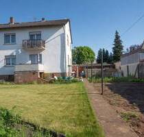 Auch als EFH nutzbar: Solides ZFH mit 2 gleichen Wohnungen. Gr. Grundstück, Tierhaltung möglich.