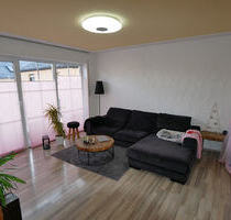Eine Wohnung wie ein Haus, ein Haus wie eine Wohnung: 3,5-Zimmer-Maisonette-Wohnung mit Freisitz in Ahorn-Witzmannsberg