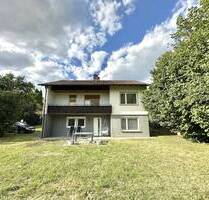 Einfamilienhaus mit sanierter Einliegerwohnung und großem Garten - Engen