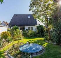 Der Sommer kann kommen! Einfamilienhaus mit POOL, TEICH und ENERGIEEFFIZIENZKLASSE *C* - Rüsselsheim Böllenseesiedlung