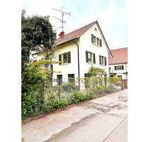 Ältere Doppelhaushälfte mit Gewerbe zum renovieren in Teningen