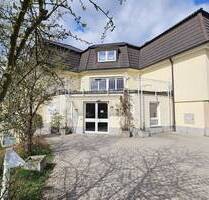 TOP-Eigentumswohnung: behindertengerecht, Balkon, Aufzug, Tiefgaragenplatz + 2. Stpl. - Neustadt bei Coburg