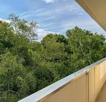 Lichtdurchflutete 4-Zimmer-Wohnung mit großem Balkon & Tiefgaragenstellplatz in Augsburg-Lechhausen