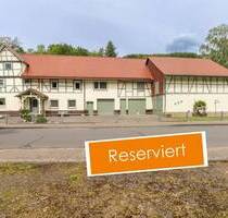 Waldrandlage: Sehr gepflegter Fachwerktraum mit vielseitig nutzbaren Nebengebäuden und großem Garten - Meinhard Motzenrode