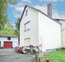 Wohnen unterhalb der Burg - mit Garten, 2 Garagen und weiteren Stellplätzen - Greifenstein