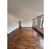 Große 3-Zimmer mit Laminat, Wanne, Dusche und Balkon in ruhiger Lage - Chemnitz Zentrum