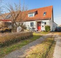 Sanierungsbedürftige Doppelhaushälfte mit 6 Zimmern, großem Grundstück und viel Potenzial - Salzgitter-Bad Salzgitter-Bad - Wald- / Talsiedlung