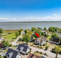 Ein Haus in Born mit Grundstück bis zum Bodden und Bauvorbescheid für 2 Einfamilienhäuser - Born a. Darß