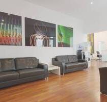 Grosszügiger heller Büroraum in Berliner Altbaubüro - All-in-Miete