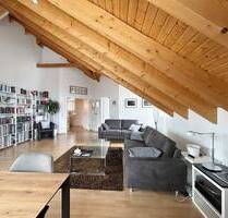 Attraktive Dachgeschosswohnung mit Balkon, Einbauküche und Garage - Kelkheim (Taunus)