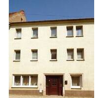 „Kl. Stadthaus m. sonnigem Hofgarten“ - Fam.domizil o. interessante Investition m. 3 WE + Baureserve - Riesa Merzdorf