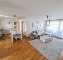 Helle 4-Zimmer-Wohnung mit Balkon in ruhiger und zentraler Lage, inkl. TG-Stellplatz - Waiblingen