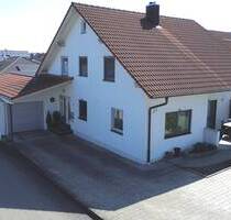 Modernes Einfamilienhaus mit Pool in Kirchberg