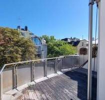 Sanierte 2-Zimmer-Wohnung mit zwei Dachterrassen in ruhiger Schwabinger Lage - München Schwabing-Freimann