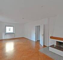 Rüttenscheider Herzblatt! Bezugsklare 2-Raum-Altbau-Wohnung im EG mit Balkon und Kamin - Essen
