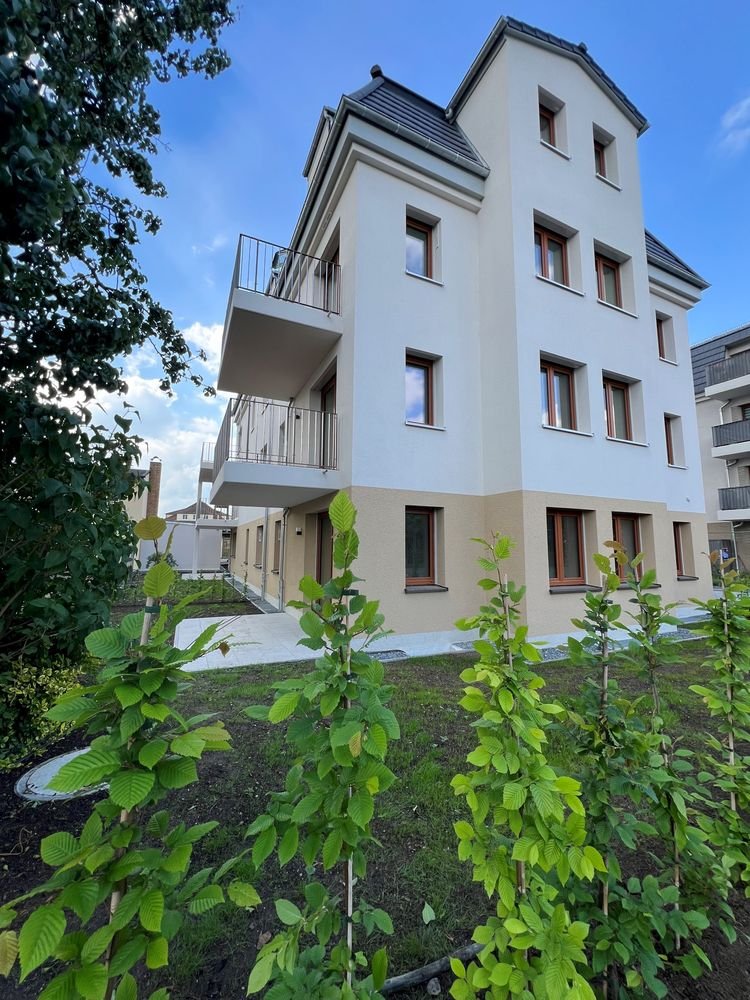 Erstklassig mieten: Wohnung mit Balkon – Genießen Sie die Aussicht in die Radebeuler Weinberge!