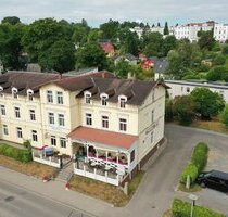 Traditionshotel auf Rügen - 1.250.000,00 EUR Kaufpreis, ca.  900,00 m² Wohnfläche in Putbus (PLZ: 18581)