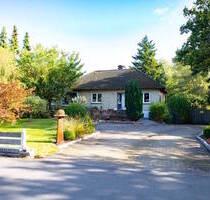 Vielseitiges Einfamilienhaus mit Wellnessbereich und Nebengebäuden - ideal für Wohnen und Arbeiten - Hennstedt