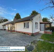Zweifamilienhaus mit Nebengebäuden auf herrlichem Grundstück - Estorf Leeseringen