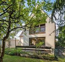Geräumiges 1-2 Familienhaus mit großem Garten in ruhiger Lage - Augsburg Lechhausen