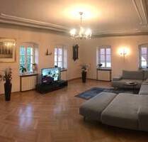 Ein Haus mit Charakter - 449.000,00 EUR Kaufpreis, ca.  350,00 m² Wohnfläche in Geldersheim (PLZ: 97505)