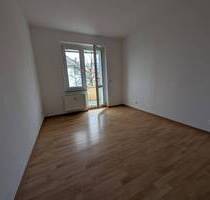 Wäre das was? Hübsche Zwei-Zimmer-Wohnung mit Balkon - Plauen Neundorfer Vorstadt