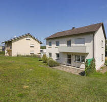 Zuhause für Generationen - freistehendes Zweifamilienhaus mit großem Garten und Garage! - Königsbach-Stein