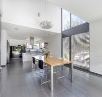 Mehring: Exklusives und neuwertiges Einfamilienhaus in ruhiger Höhenlage!