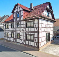 Großes Wohnhaus mit Scheune und Bauland im Ortskern von Großenritte - Baunatal