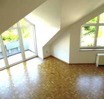 Lichtdurchflutet wohnen in charmanter Dachgeschosswohnung - München Solln