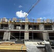 4 Zimmer Erdgeschosswohnung mit Terrasse und eigenem Garten in zentraler Lage von Feucht - KfW Förderung möglich Effizienzhaus 40