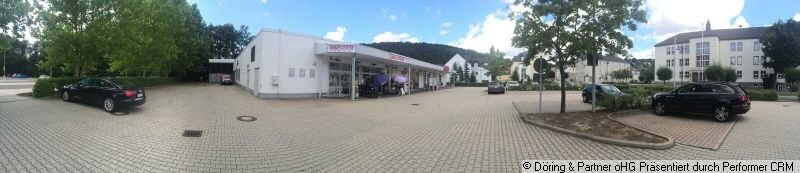 Ladenfläche im Zentrum der Stadt Berga Elster neben NETTO Markt und Schule