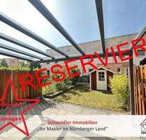 Familienglück inklusive 2 Garagen!!! Sonniges Reihenhaus mit 5 Zimmern und Dachterrasse in Feucht