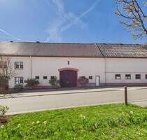 RENOVIERTES BAUERNHAUS MIT GROSSEN STALLUNGEN UND GARAGEN - Freudenburg