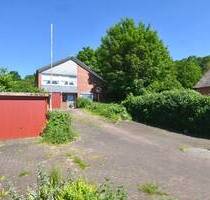 Gesucht und gefunden: Architektenhaus auf großem Hanggrundstück in Oelixdorf!!!