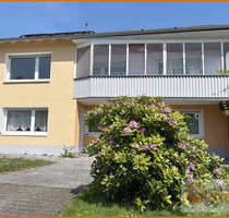 Einfamilienwohnhaus mit Wintergarten, Carport, Garage u. Einliegerwohnung in Ortsrandlage von Neuhof