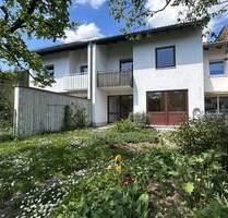 Sehr großes, versetztes Reihenmittelhaus mit Potenzial - Taufkirchen Am Wald