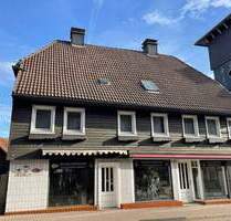 **EINFAMILIENHAUS MIT KLEINEM GEWERBE UND WERKSTATT IM INNENHOF ZU VERMIETEN** - Braunlage